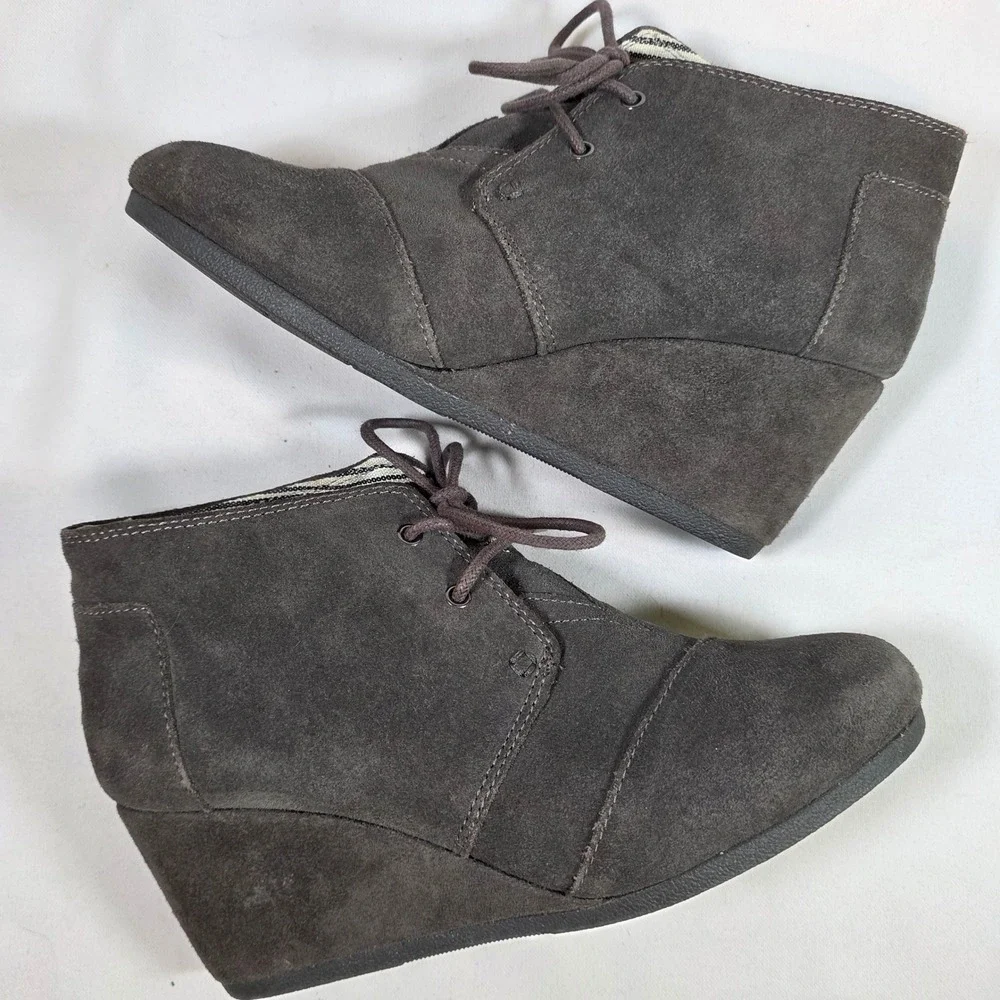 TOMS Desert Wedge Booties Womens 8 Dark Grey Suede‎ Lace Up Ankle Boots